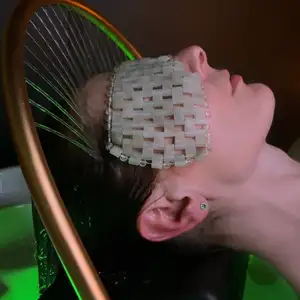 Head Spa, zdjęcie przedstawiające zabieg w gabinecie
